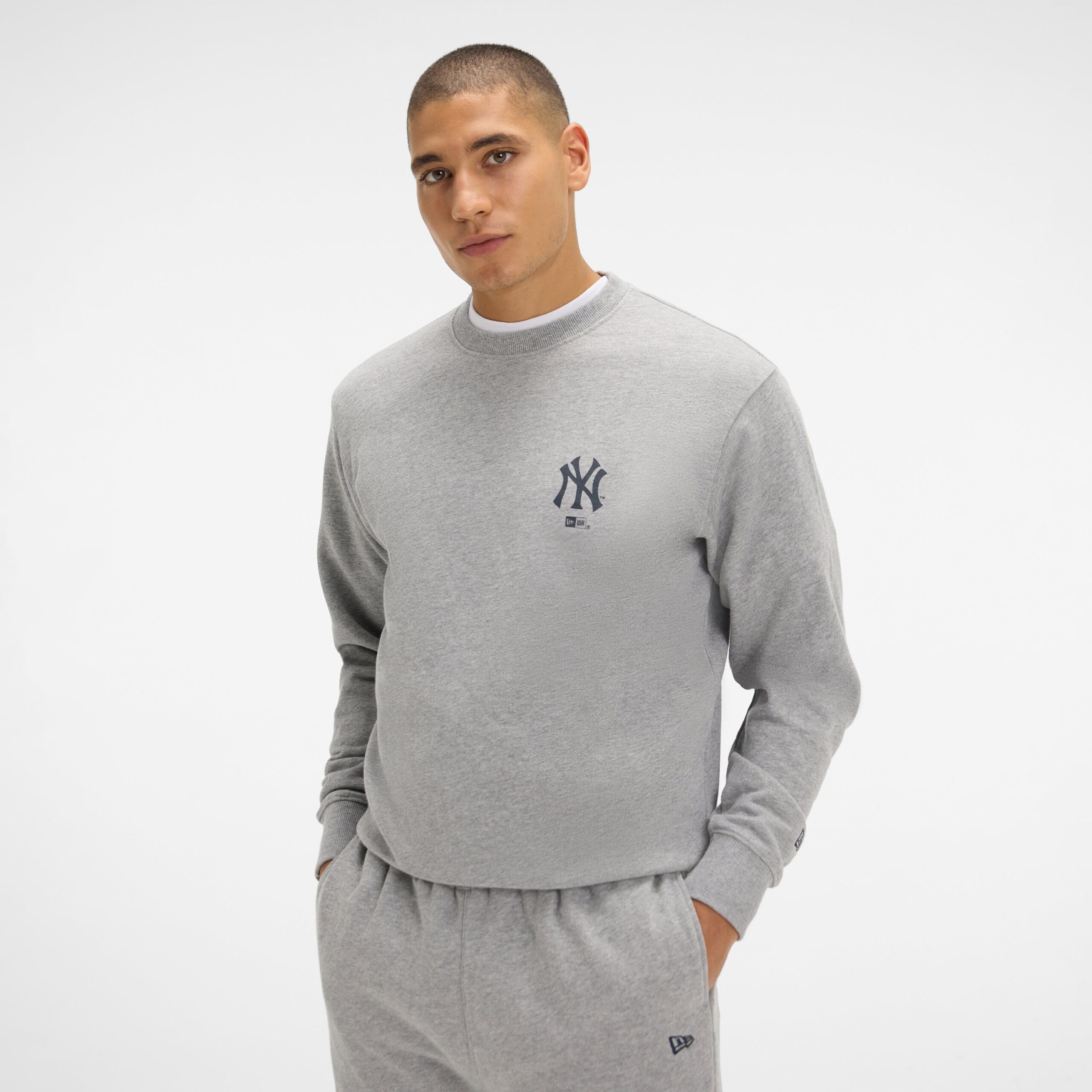 1_x_1_-_Look_20_0418 New York Yankees Relaxed Heather Gray Crewneck - Image 1