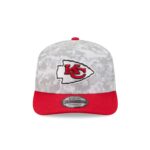 Kansas City Chiefs 2025 Salute to Service Fan Gear 9SEVENTY Stretch-Snap Hat - Image 2