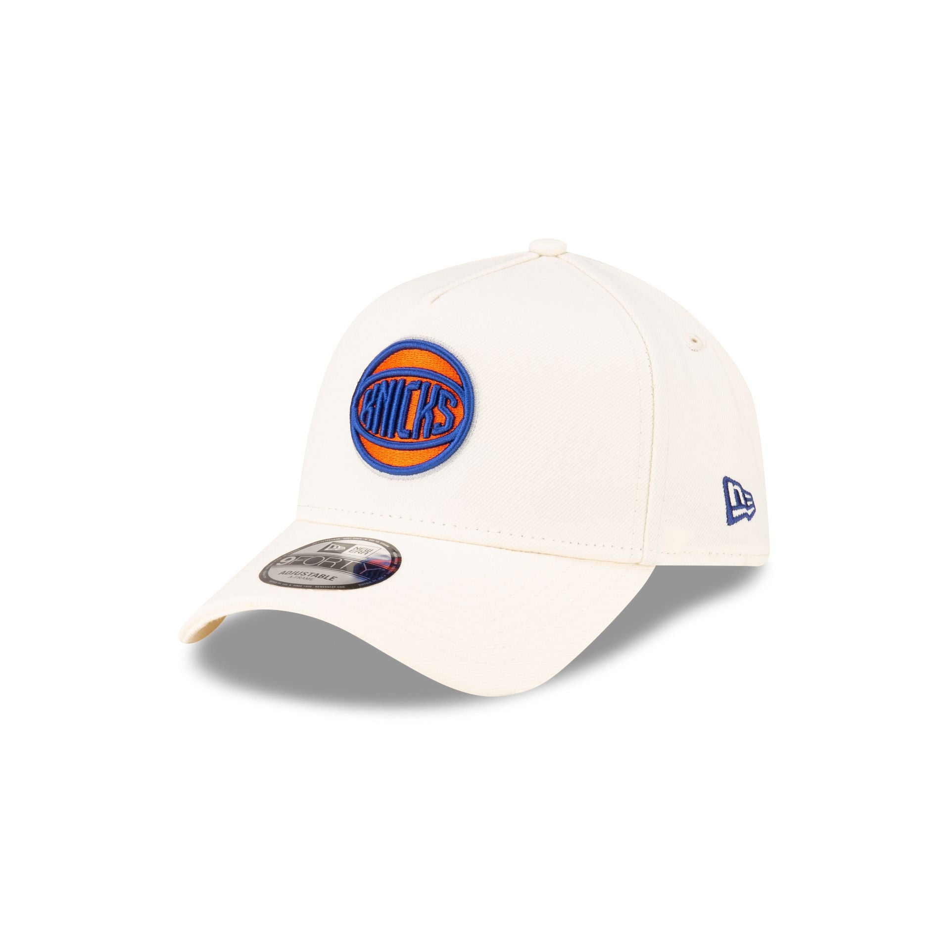 60841820_9FORTY_20A-FRAME_MALBON_NEYKNI_WHITE_3QL-1 Malbon x New York Knicks Chrome White 9FORTY A-Frame Snapback Hat - Image 1